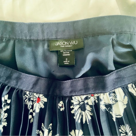 Pleated Floral Print Midi-Skirt - Picture 5 of 6